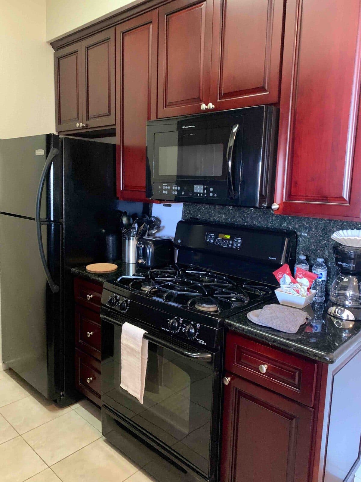 1 bedroom on top floor with high ceilings 3