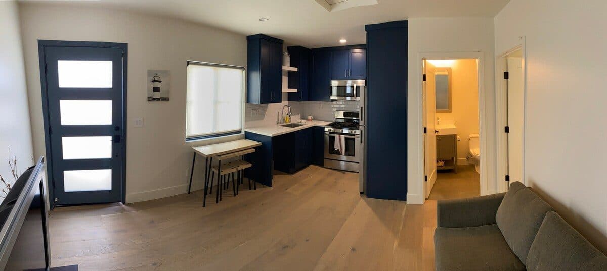 Welcoming 1 bedroom guesthouse in West Los Angeles 3