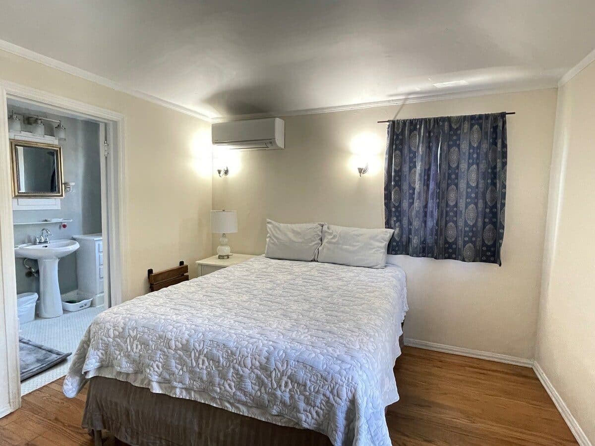 Private Bathroom -Private Terrace -USC- West Adams 3