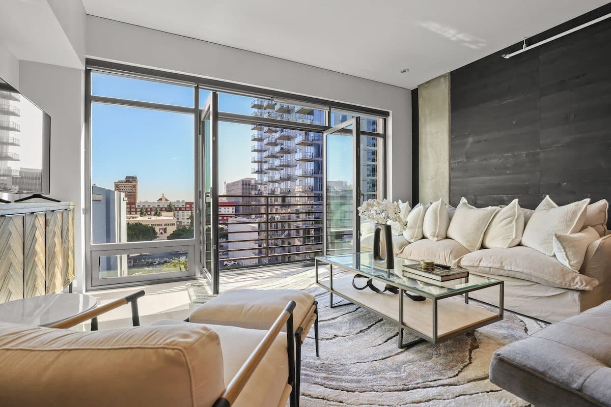 Luxe DTLA Escape Walk to Games, Events, & Dining 1