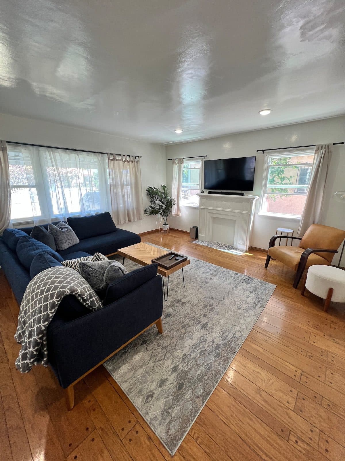 Modern|Spacious|Parking|2br2ba|Centrally located 3