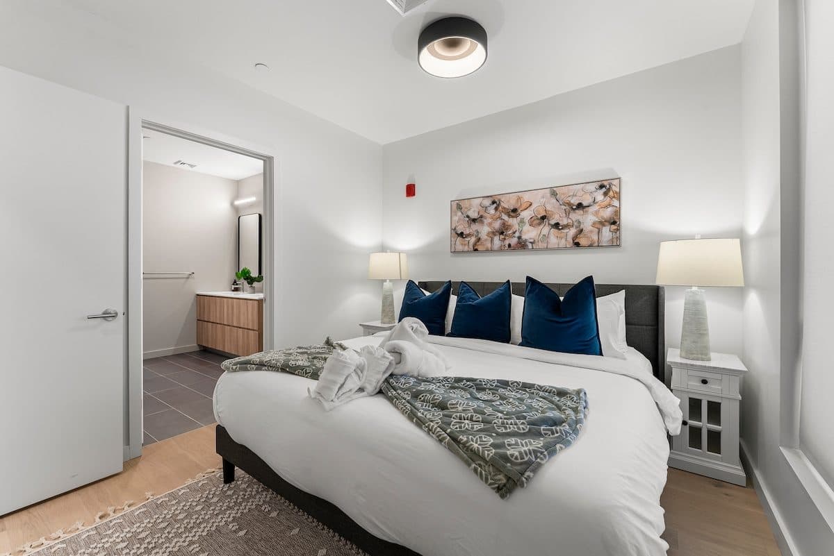 Luxury 1BR Next to Broadway Southie 3307 1