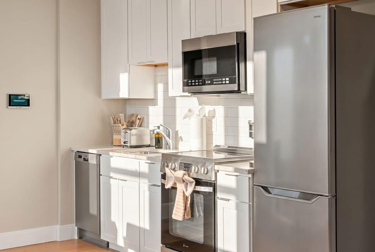 305M Spacious 1BR Boston | Prime Location + Dining 2
