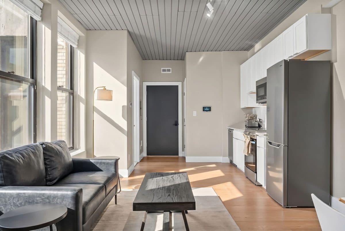 305M Spacious 1BR Boston | Prime Location + Dining 3
