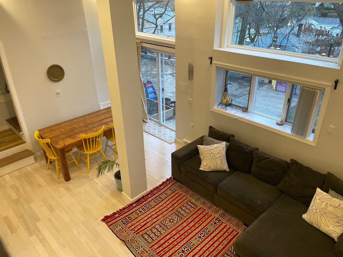 Charming Garden-Level Loft-Style Studio! 1