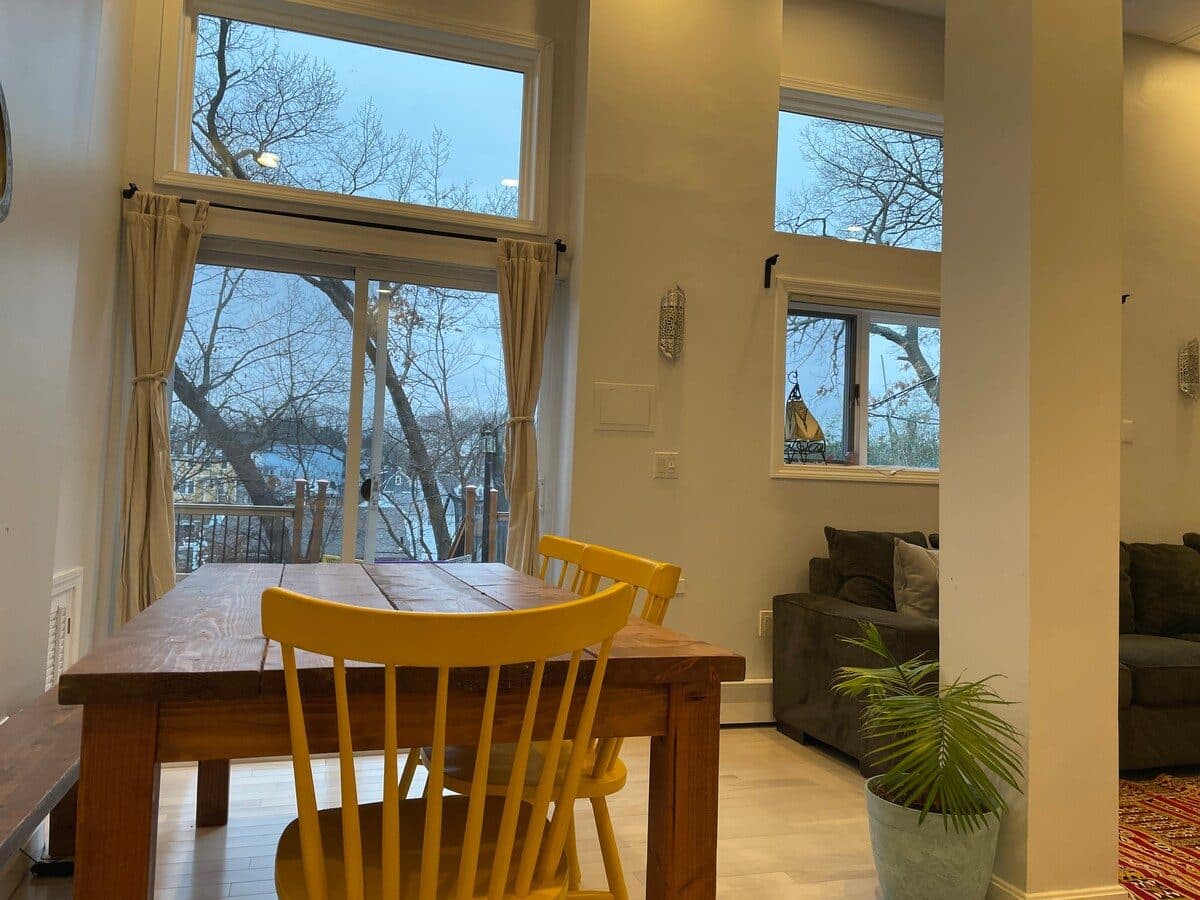 Charming Garden-Level Loft-Style Studio! 3