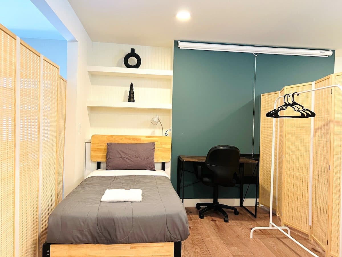 #7-Affordable Shared Room w/ Screen Divider/SJ 1