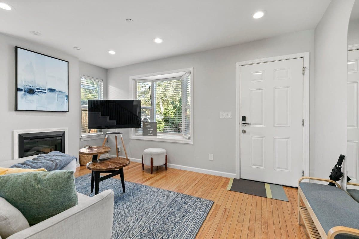 Jane's Home (WL) | Spacious & Bright 2B Home+HVAC 3