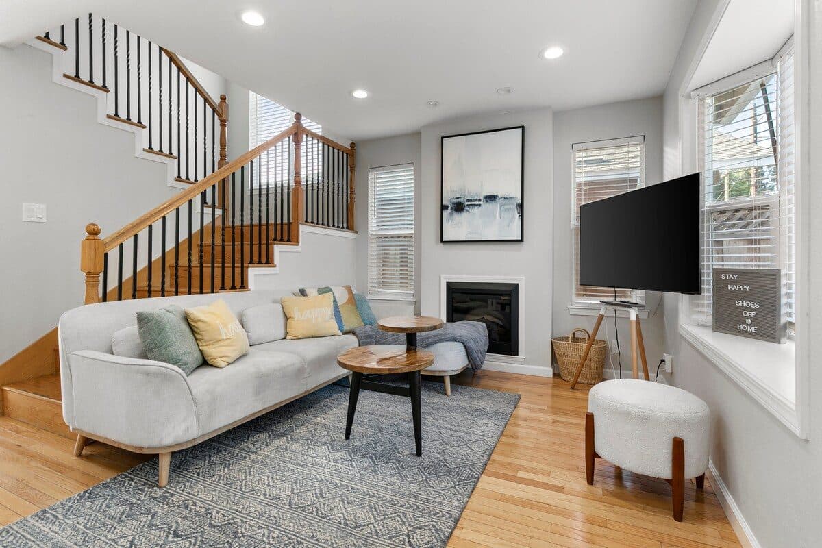 Jane's Home (WL) | Spacious & Bright 2B Home+HVAC 2