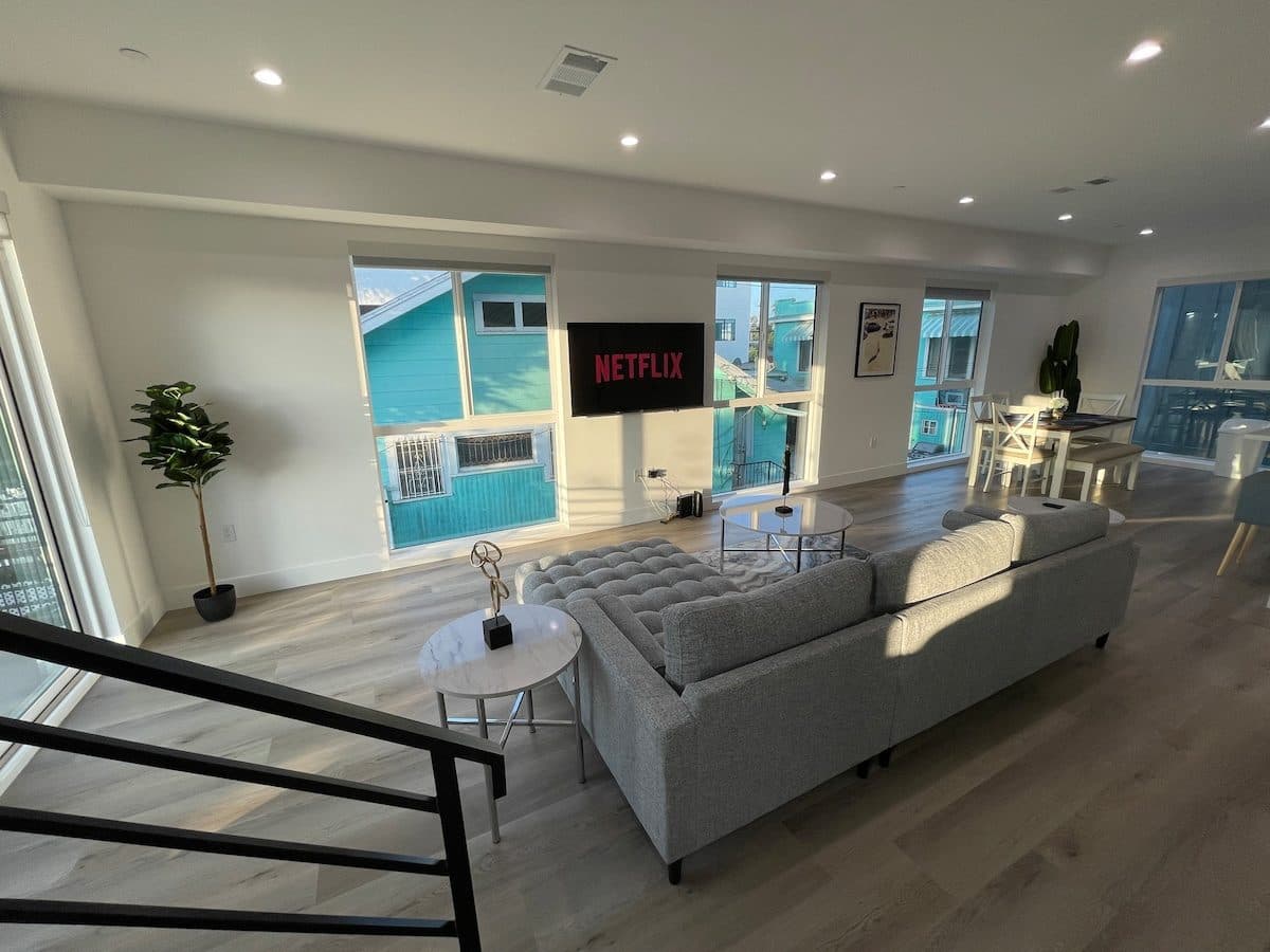 Dreamy Hollywood Art House 3