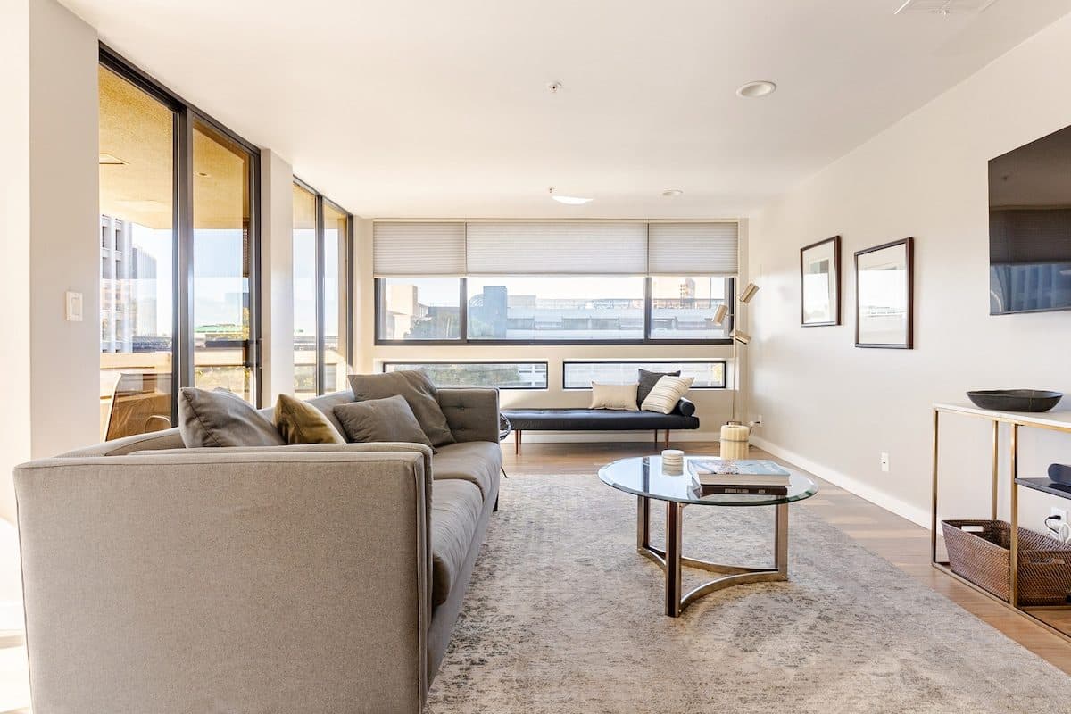 Sunlit 1bd/1ba condo, DTLA 2