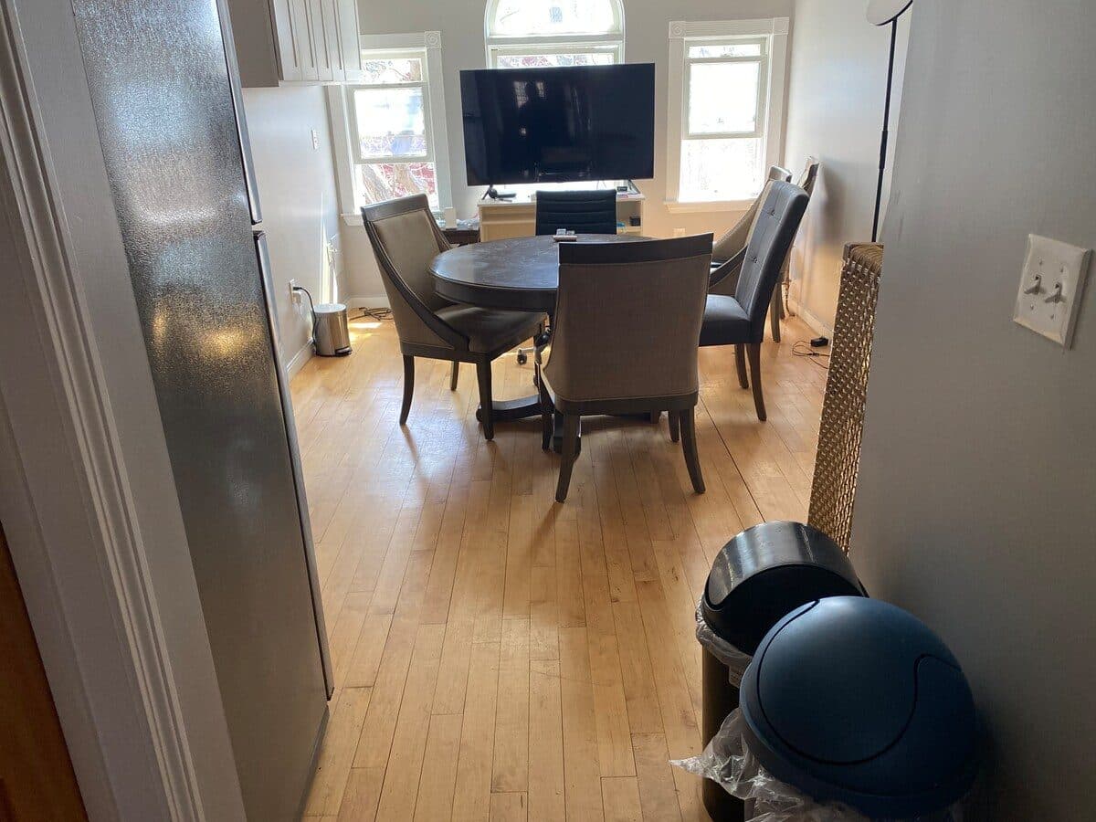 Cozy room with central A/C in Cleveland Circle 2