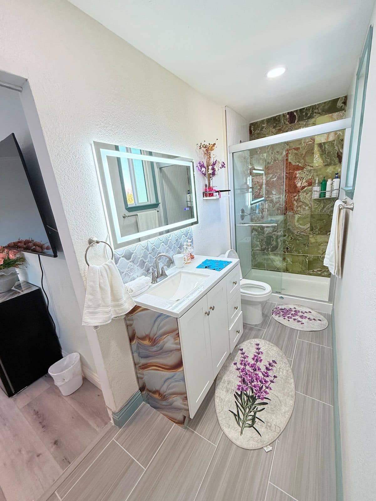“Guest suite” room shared 1
