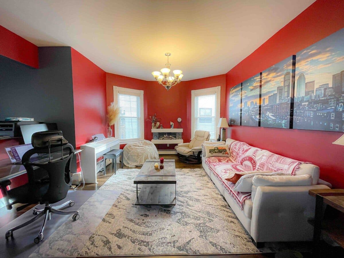 Beautiful, Clean Room close to Train and Downtown 1