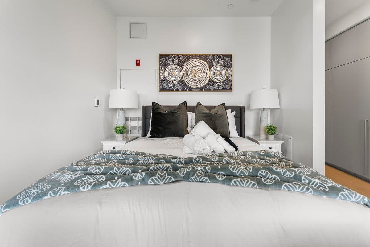 Luxury Studio Next to Broadway 3433 2
