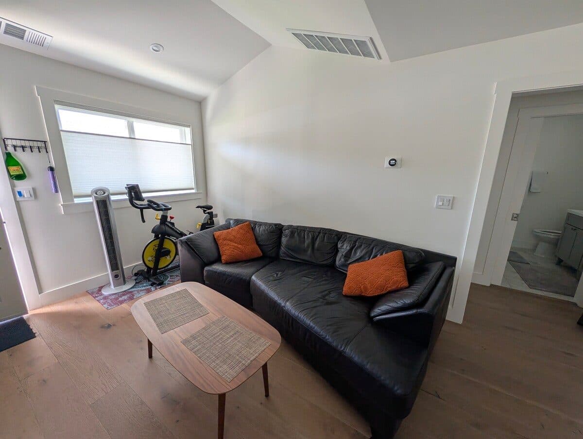 Private Modern Cottage - Business Ready 1
