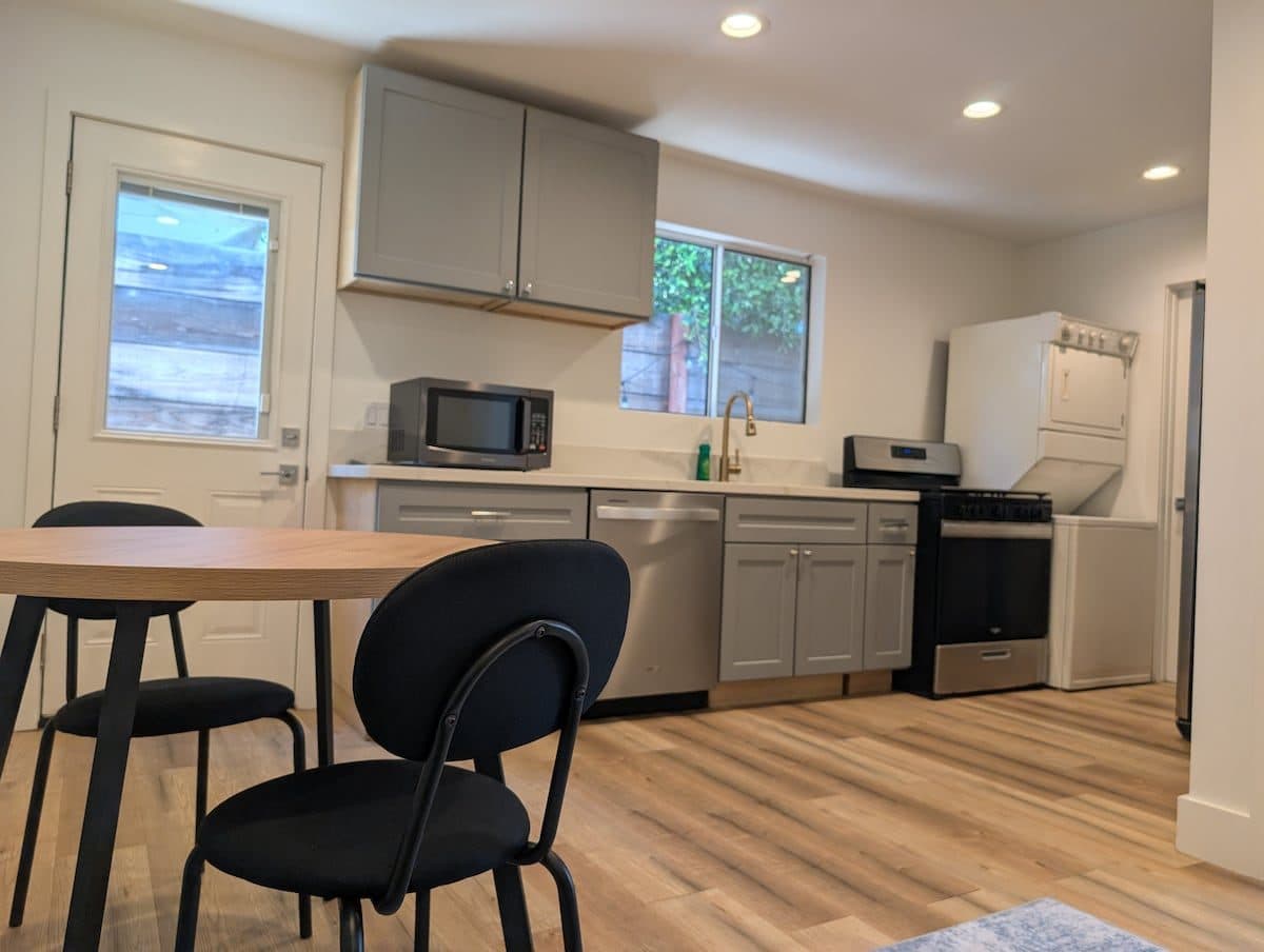 Beautiful, new, one bedroom adu in the heart of LA 1