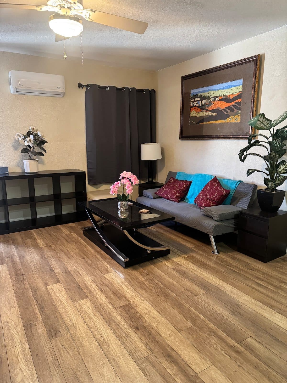 Modern Studio • Private Entry + Mini Kitchenette 1