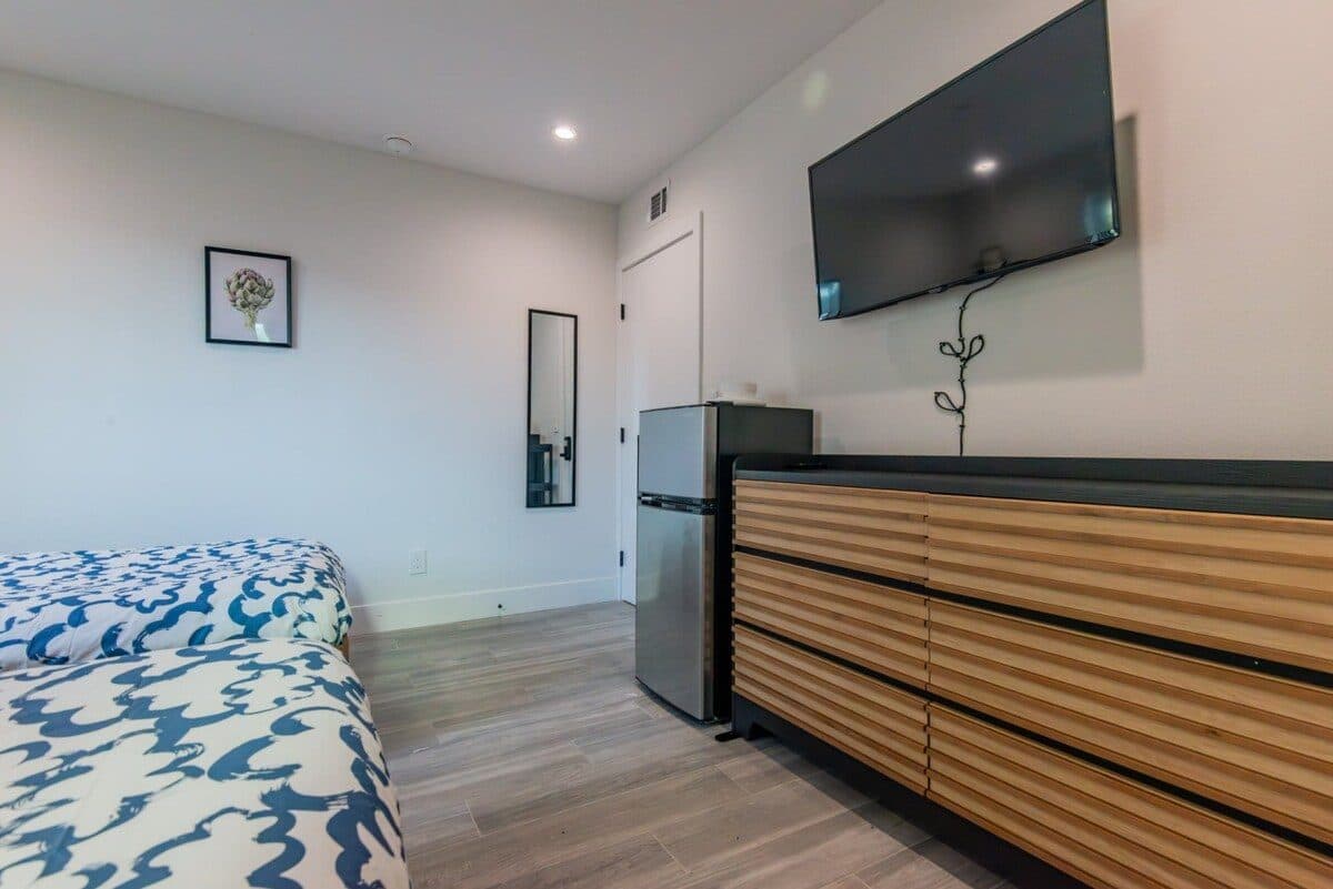 Tidy Shared Room in Local Prime Harbor City 3