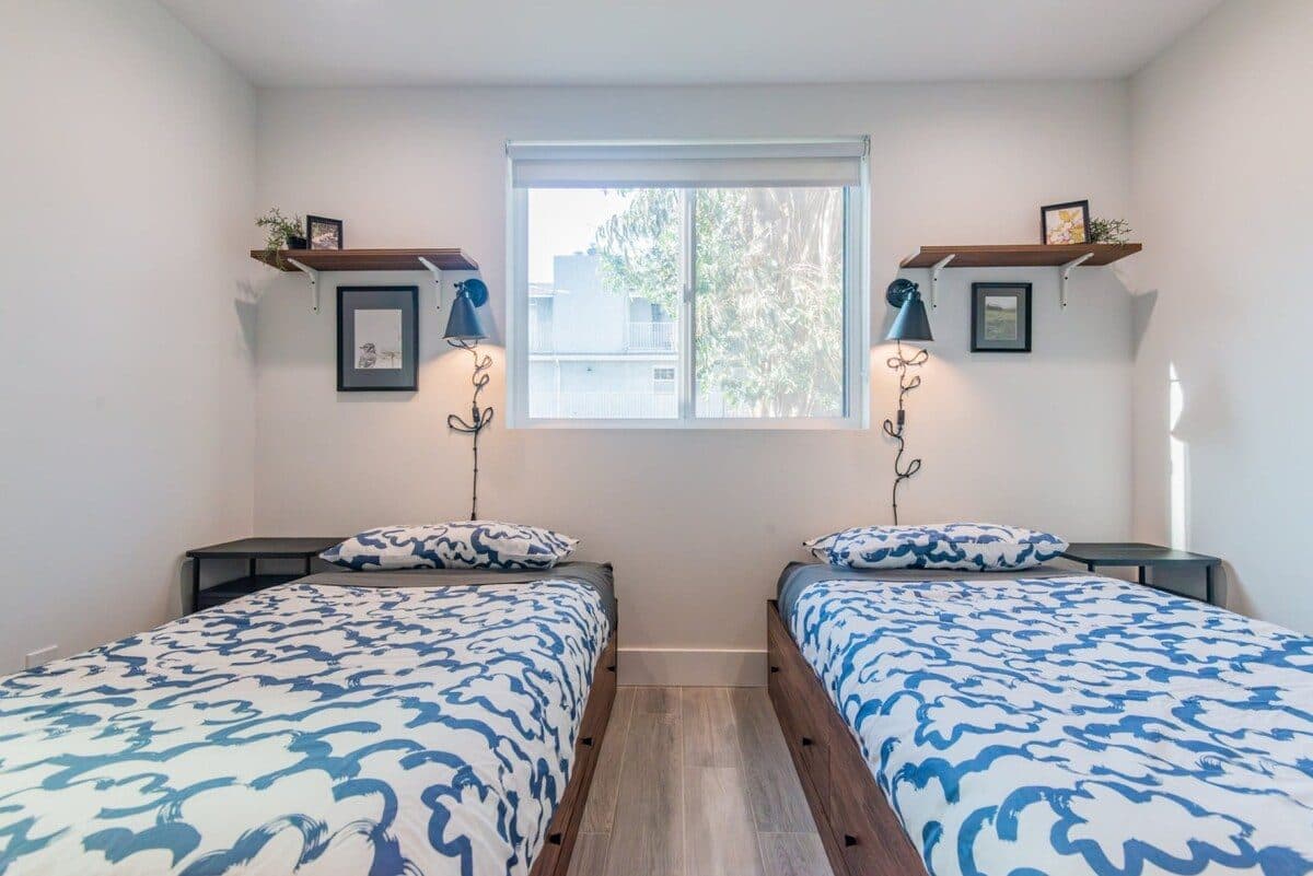 Tidy Shared Room in Local Prime Harbor City 1