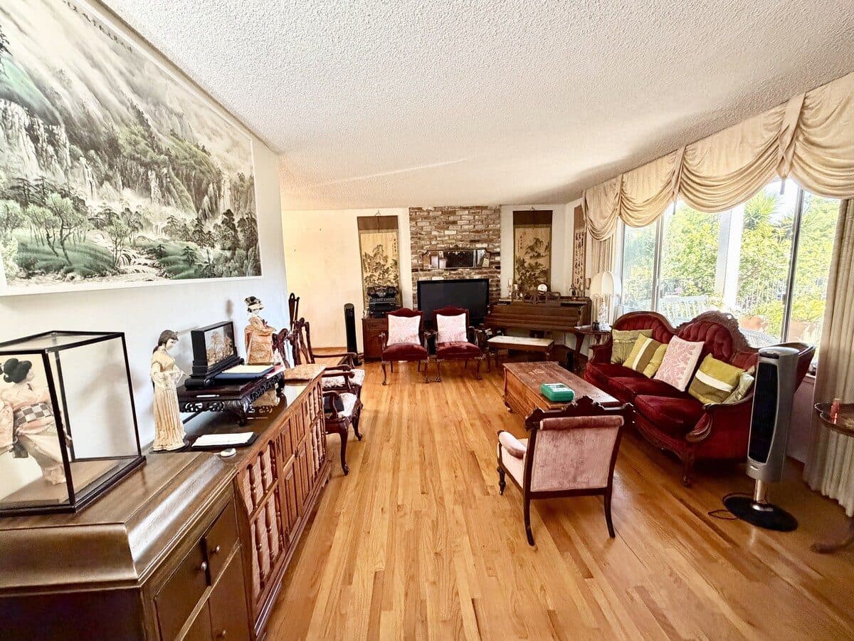 Grand Suite & Den | Private Entrance, Soaking Tub 2
