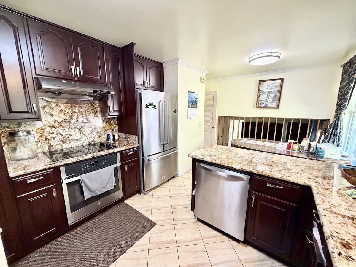 Grand Suite & Den | Private Entrance, Soaking Tub 3