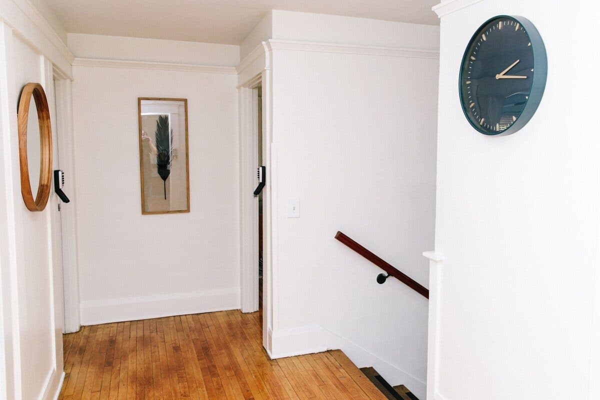 Bright Room in Koreatown LA Room 8 1