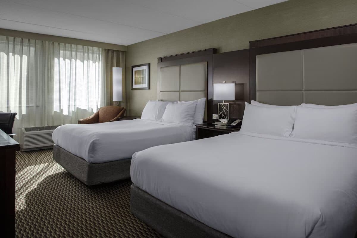Burlington Mall 2 Queen Room with Pool & Gym 1