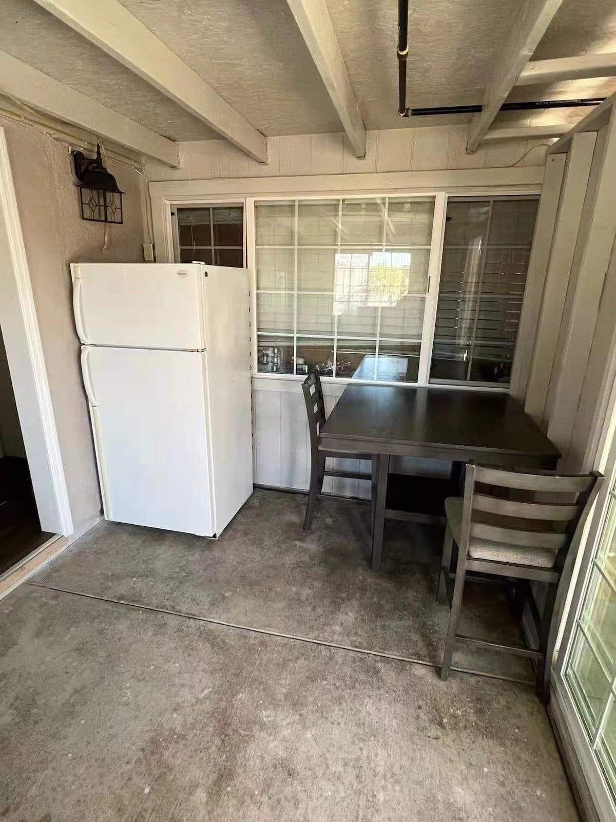 301#Private entrance with backyard. Clean Room 2
