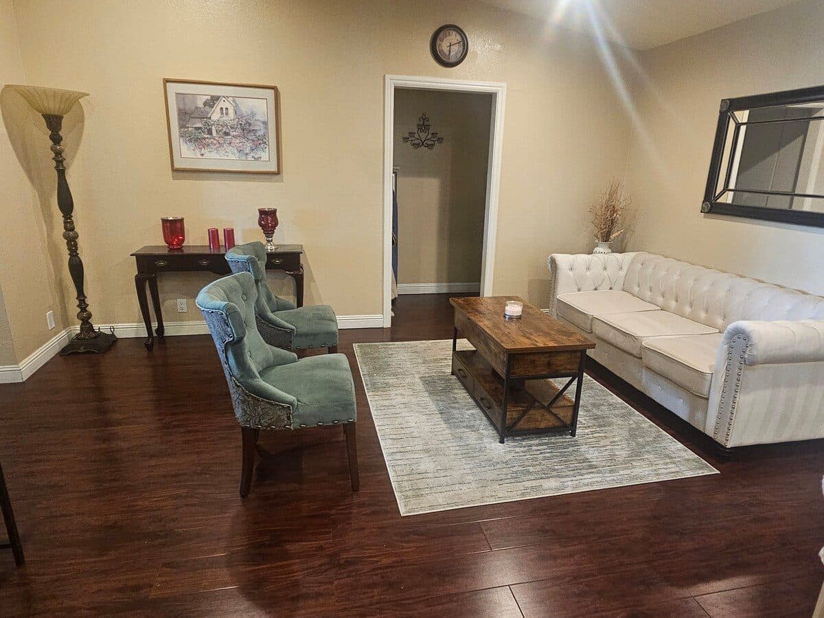 Urban Retreat- SUITE B 1