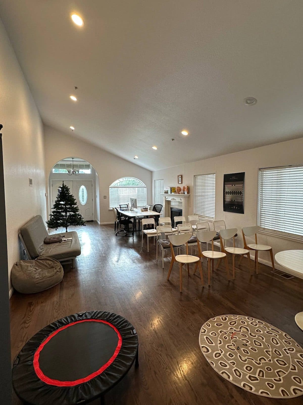 Shared room for 3 men (Olive Startup House) 1