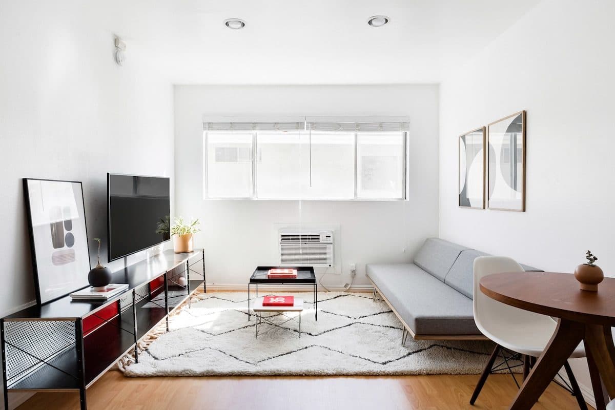 Bright & Minimalist Apartment in Chinatown 1