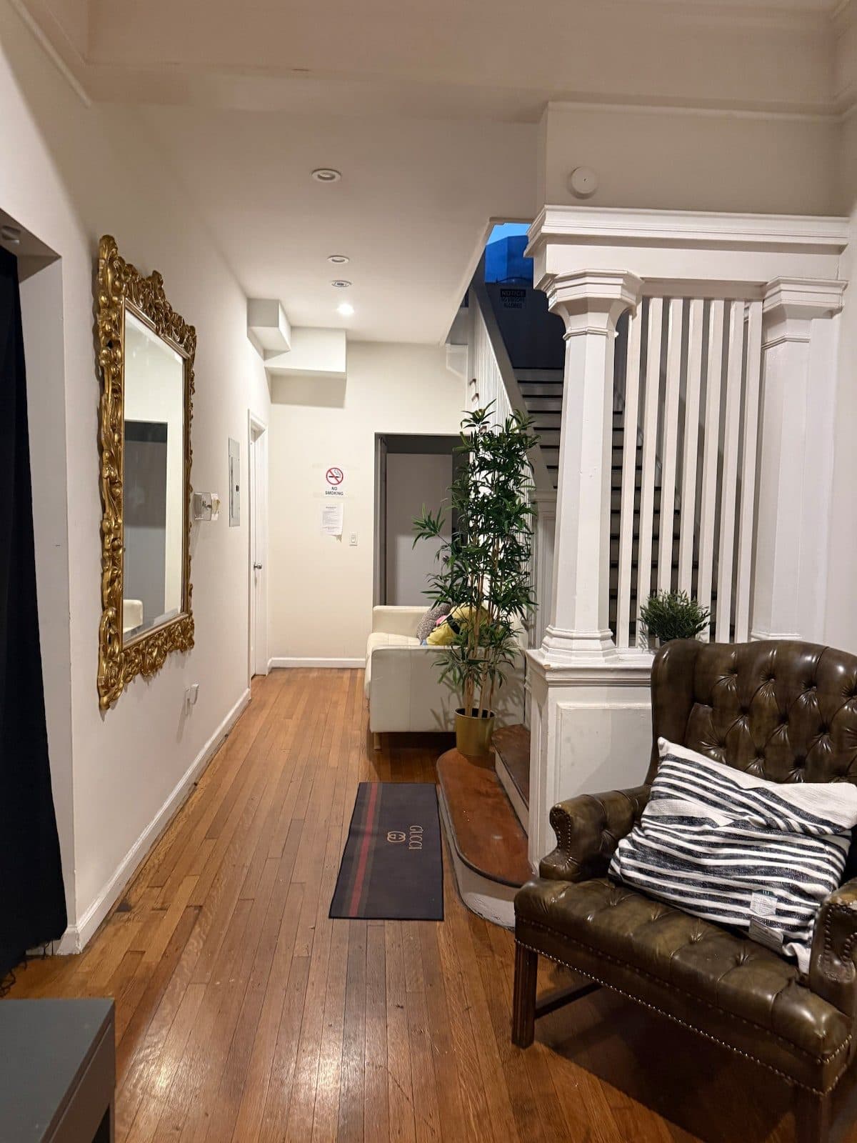Tiny room, quiet gated,half room only wid own door 2