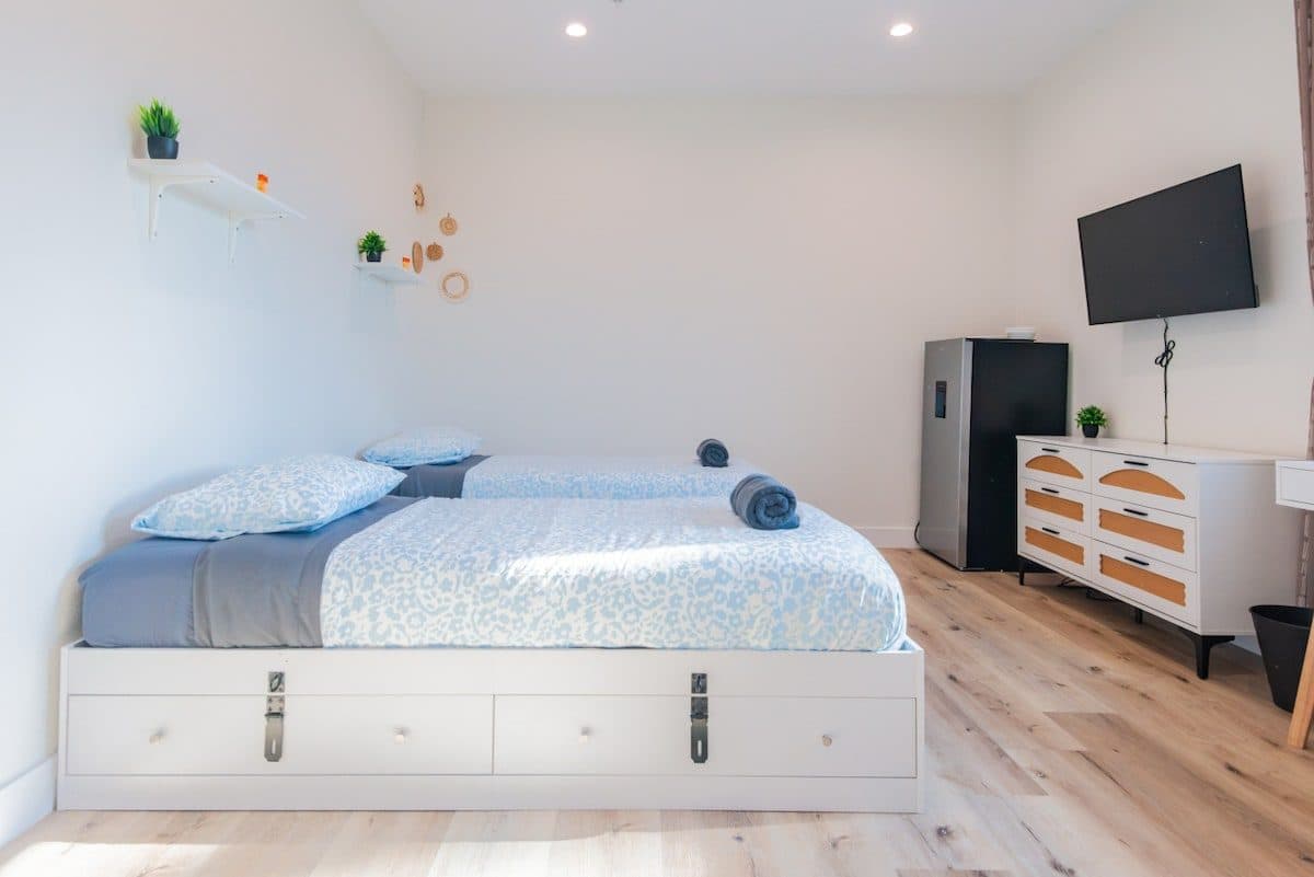 Affordable Shared Room + Ensuite Bath, Fast Wi-Fi 3