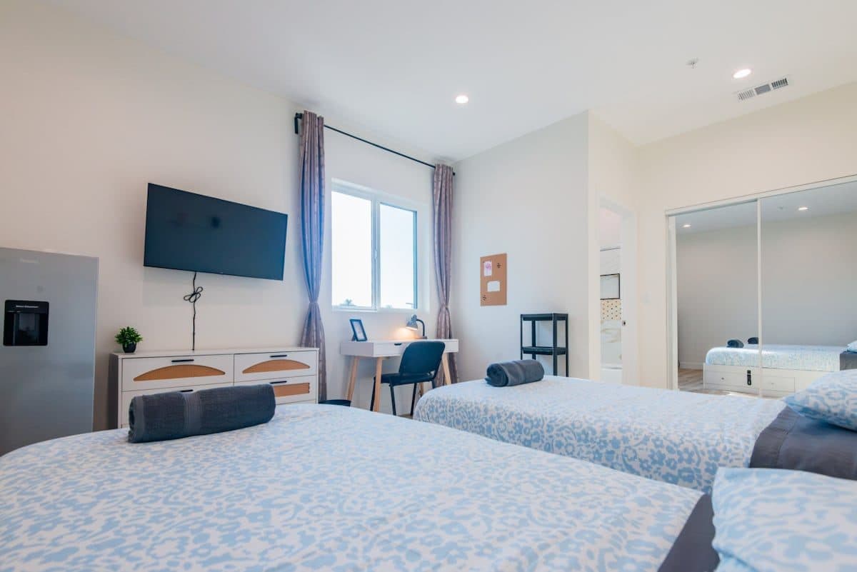 Affordable Shared Room + Ensuite Bath, Fast Wi-Fi 2