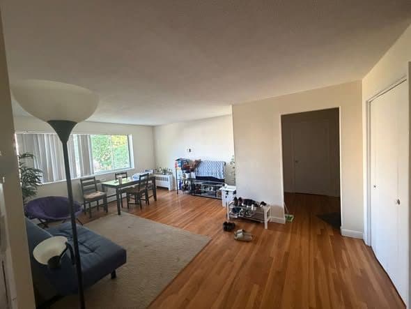 # **Urgently looking for a Roommate!!!** 1