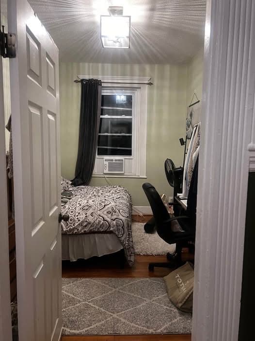 well furnished room in prime Allston location for eight month lease starting January 1, 2027 through August 31 2027. 1