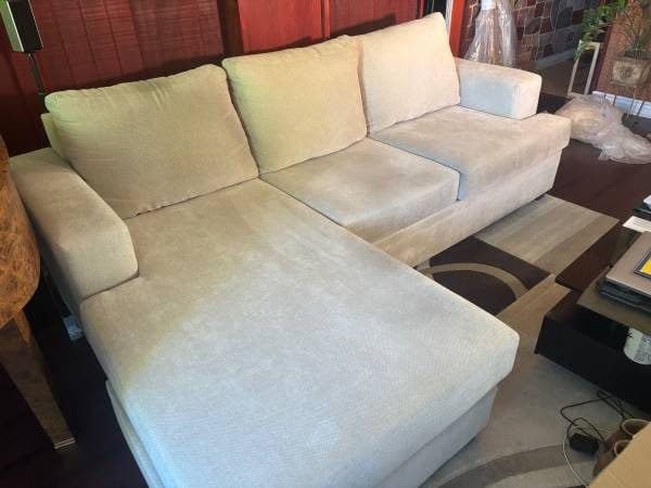 Sofa / Couch With Reversible Chaise 3