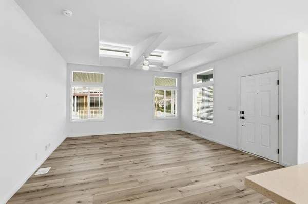 CAPE COD VILLAGE GEM! BEAUTIFUL 3BR/2BA SILVERCREST HOME IN A SOUGH 3