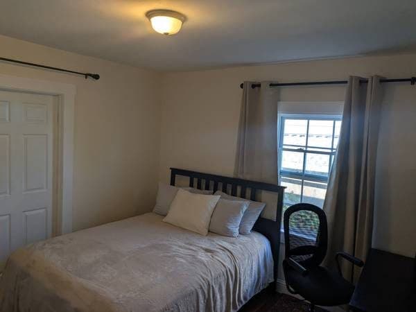 Bedroom available in South Berkeley 1