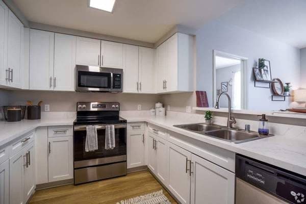 Unbeatable 2 BR Retreat Close to Downtown BART - Pet Friendly! 1