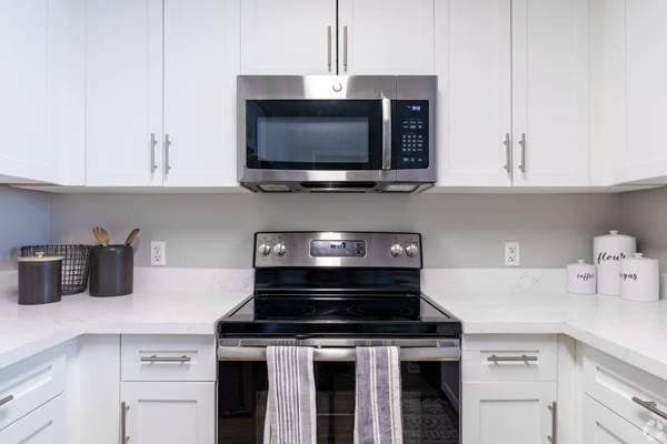 Unbeatable 2 BR Retreat Close to Downtown BART - Pet Friendly! 3