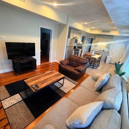 CLICK HERE—->>CLEAN ROOM FOR RENT!! 1