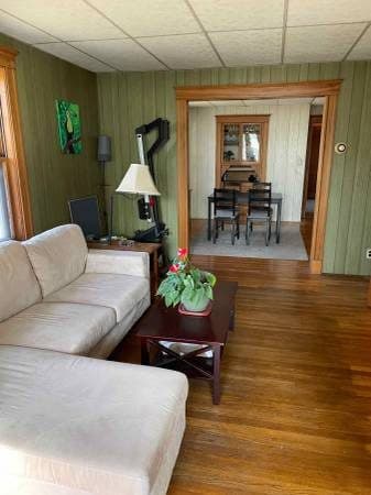 Large bedroom in 3-Bedroom Apartment 1