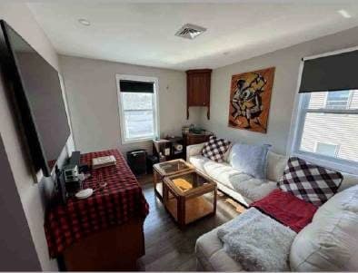 2 Large Rooms Spacious  House – Utilities, Parking & Laundry Included 3