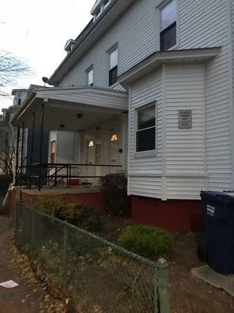 35 INMAN ST LARGE ONE BED PENTHOUSE,EAT IN KITCHEN AVAIL 8/1 1