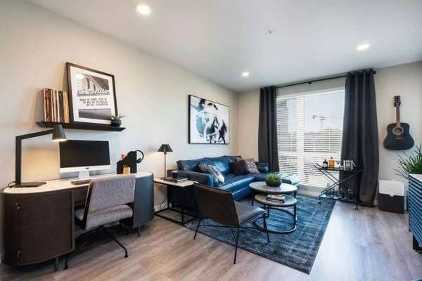 Simplicity Meets Comfort: Enter Inside & Relax! 1