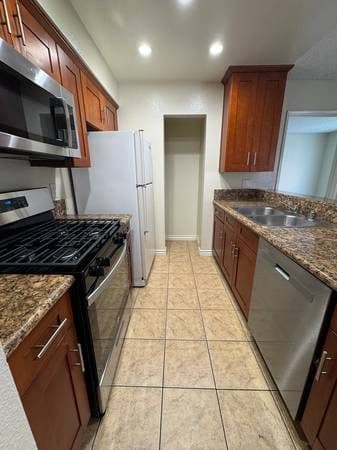 Modern 2 Bed / 2 Bath Unit in West Los Angeles - $2495/month - 2 Parki 2