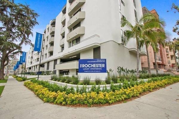 Limited Time! 1 BR Retreat with Balcony & Stunning Views 2