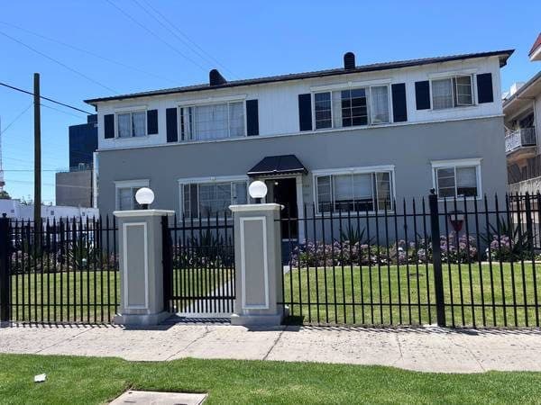 Beautiful apartment in prime Beverly Center/Grove location! 1